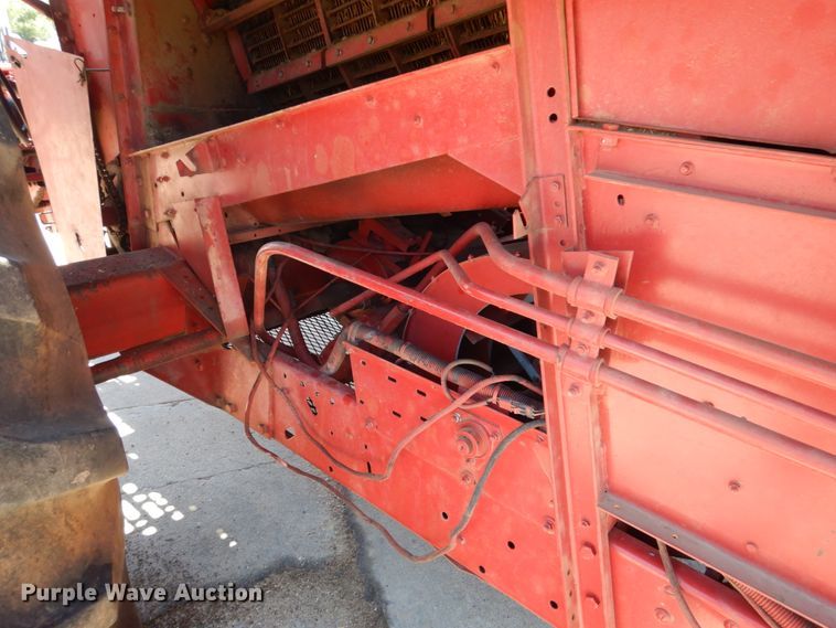 image for item GO9188 1989 Case IH 1680 combine