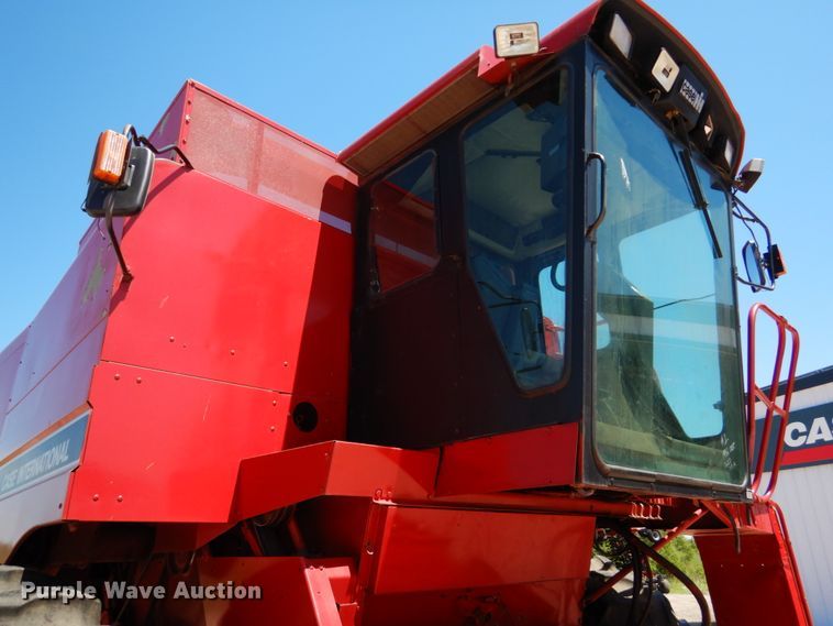 image for item GO9188 1989 Case IH 1680 combine