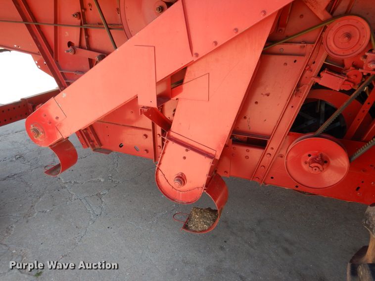 image for item GO9188 1989 Case IH 1680 combine