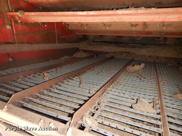 image for item GO9188 1989 Case IH 1680 combine