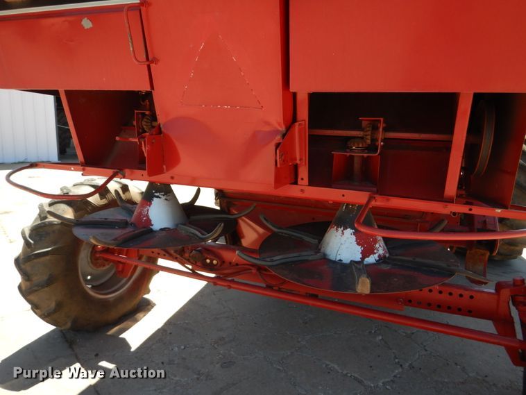 image for item GO9188 1989 Case IH 1680 combine