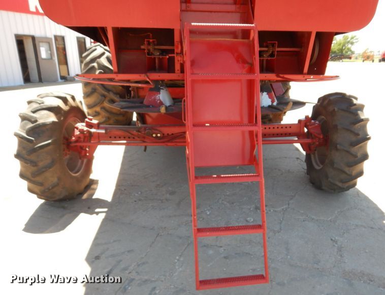 image for item GO9188 1989 Case IH 1680 combine