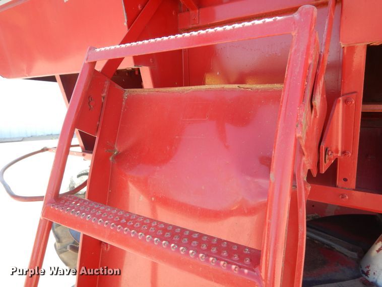 image for item GO9188 1989 Case IH 1680 combine