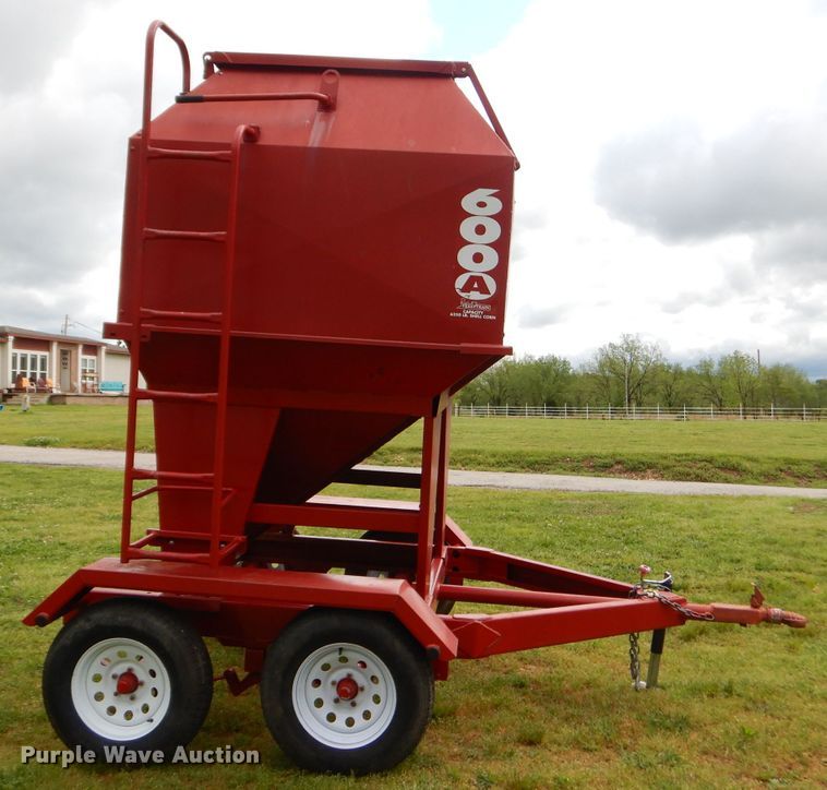 image for item GP9153 Feed Train 600A seed tender