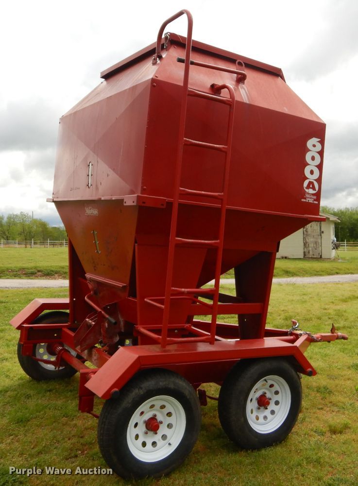 image for item GP9153 Feed Train 600A seed tender