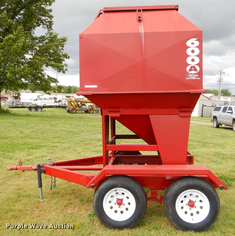 image for item GP9153 Feed Train 600A seed tender