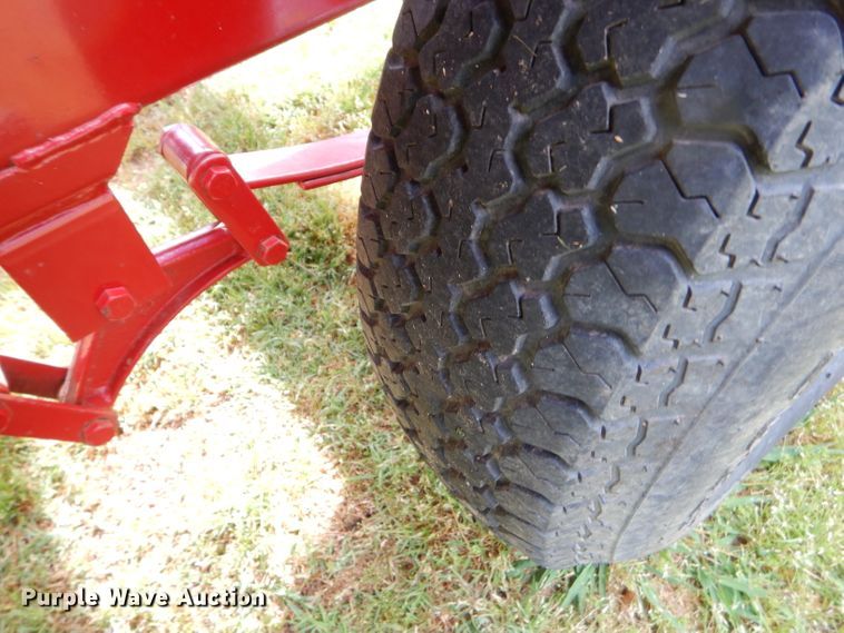 image for item GP9153 Feed Train 600A seed tender