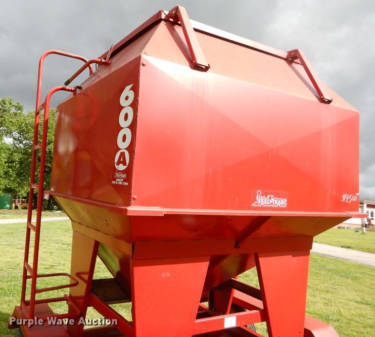 image for item GP9153 Feed Train 600A seed tender