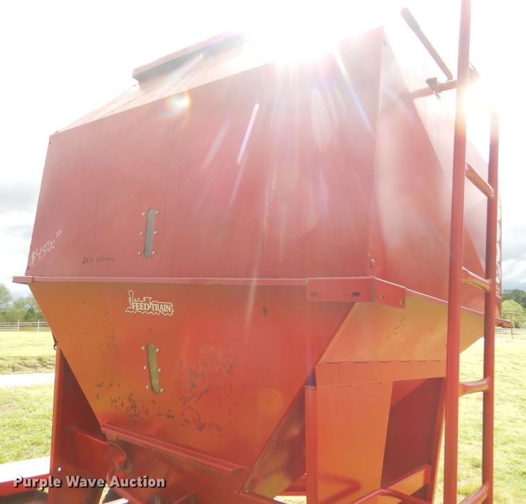 image for item GP9153 Feed Train 600A seed tender