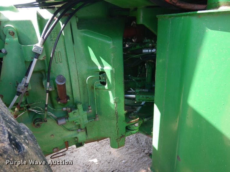 image for item GU9981 1984 John Deere 8450 4WD tractor