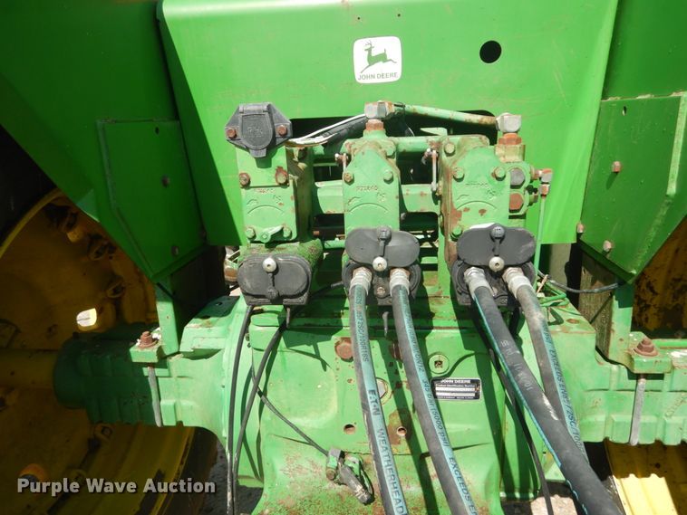 image for item GU9981 1984 John Deere 8450 4WD tractor