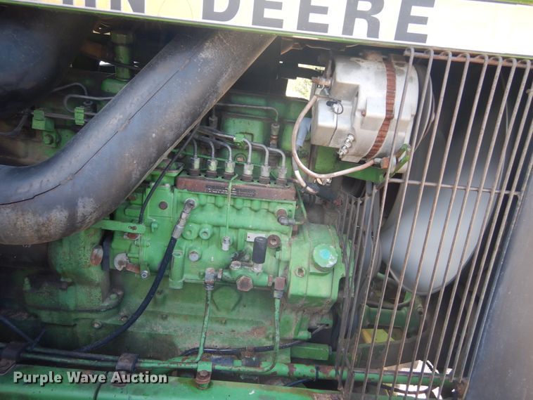 image for item GU9981 1984 John Deere 8450 4WD tractor