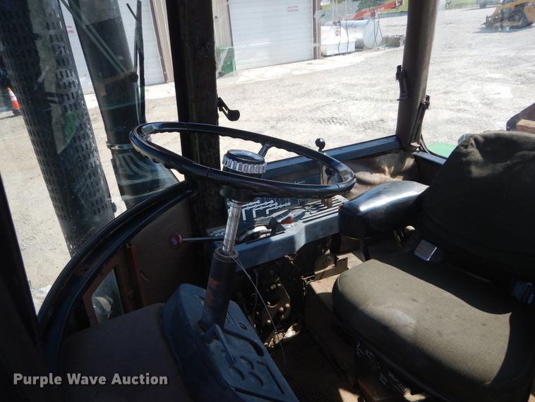 image for item GU9981 1984 John Deere 8450 4WD tractor