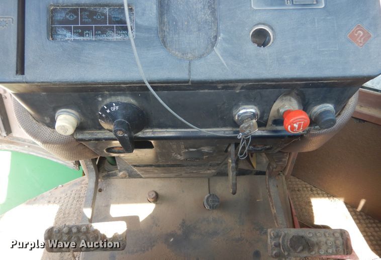 image for item GU9981 1984 John Deere 8450 4WD tractor