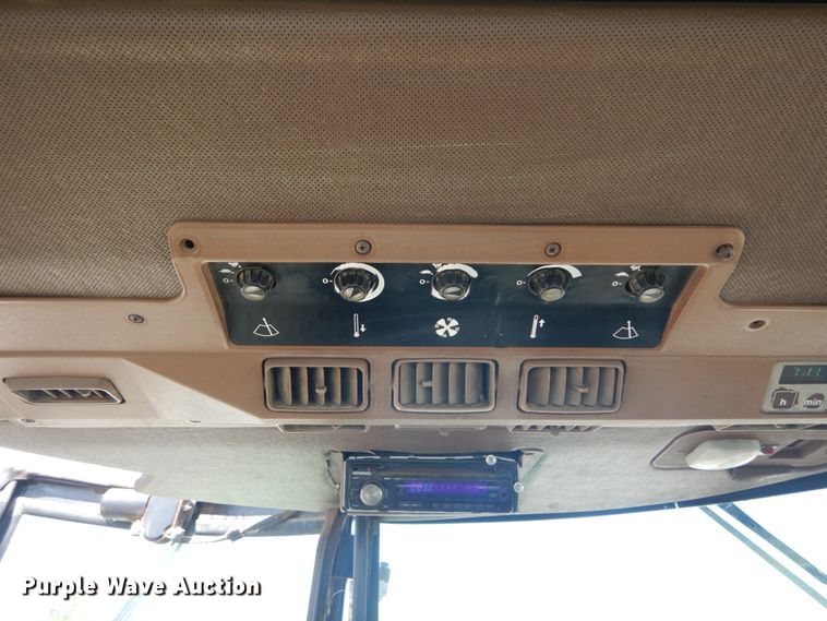 image for item GU9981 1984 John Deere 8450 4WD tractor