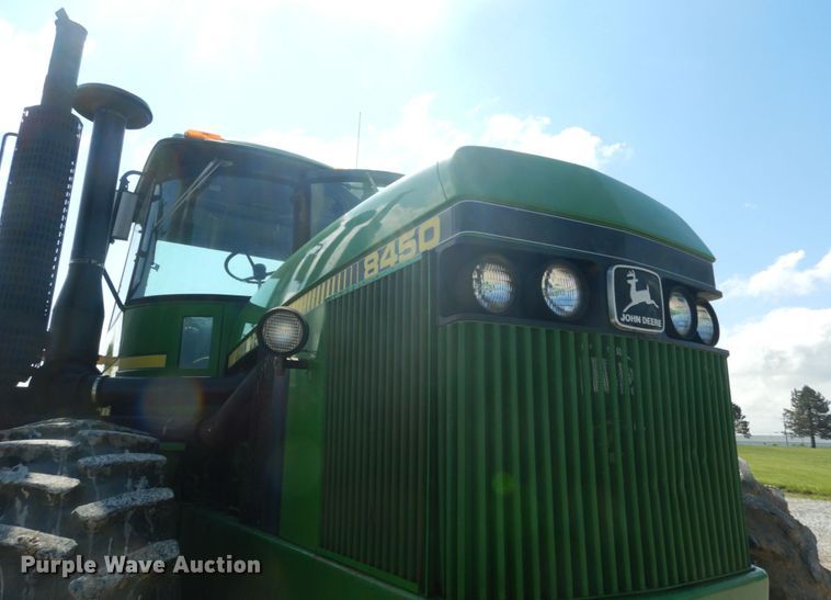 image for item GU9981 1984 John Deere 8450 4WD tractor