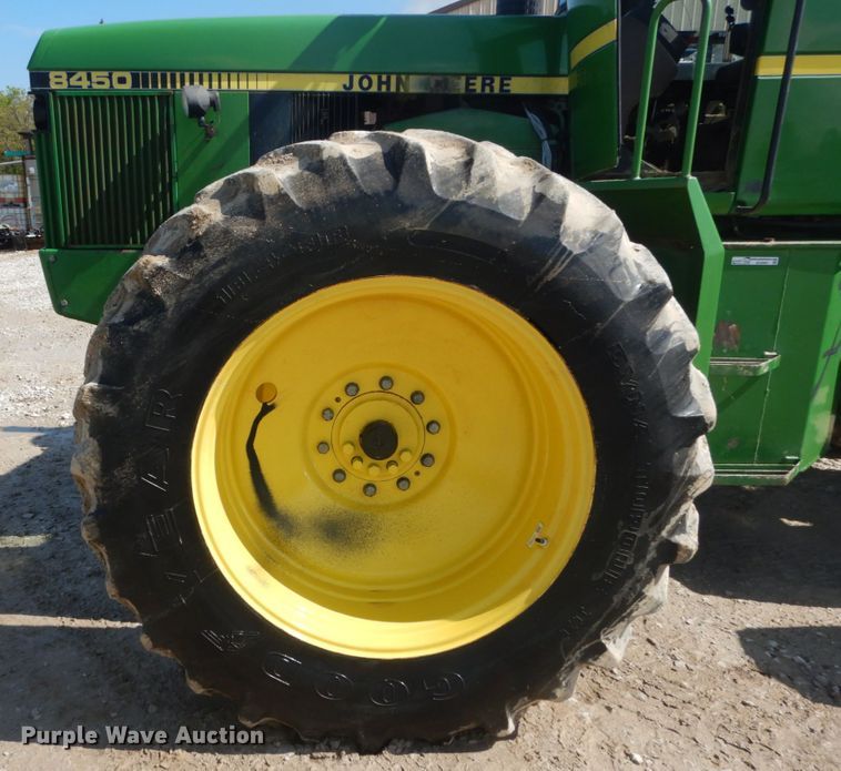 image for item GU9981 1984 John Deere 8450 4WD tractor
