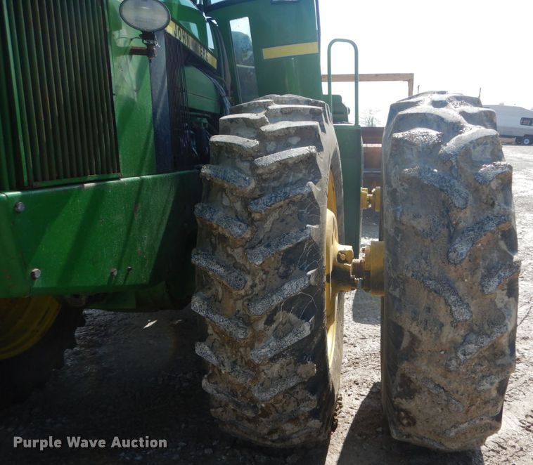 image for item GU9981 1984 John Deere 8450 4WD tractor