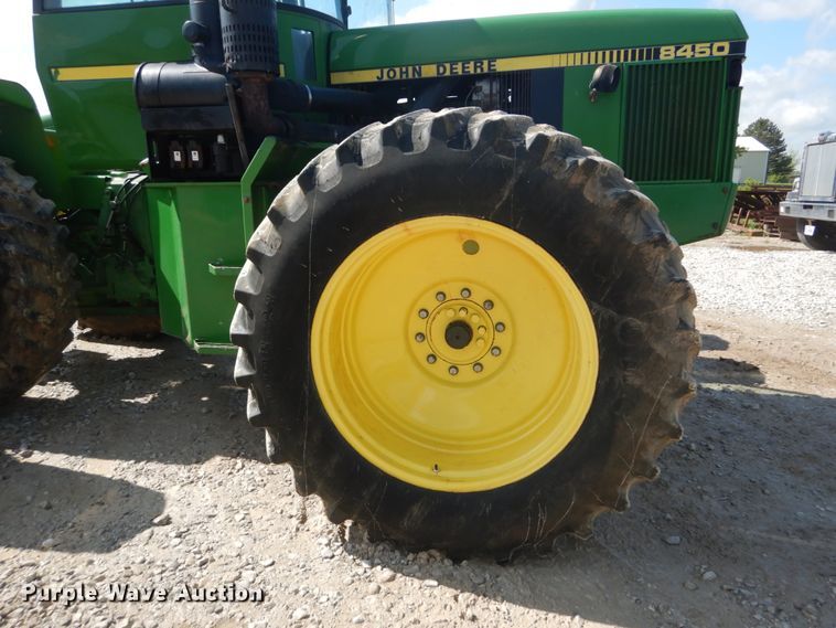 image for item GU9981 1984 John Deere 8450 4WD tractor