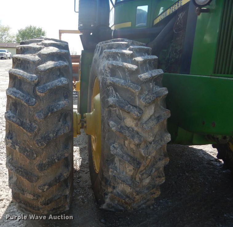 image for item GU9981 1984 John Deere 8450 4WD tractor