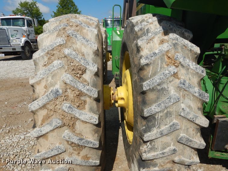 image for item GU9981 1984 John Deere 8450 4WD tractor