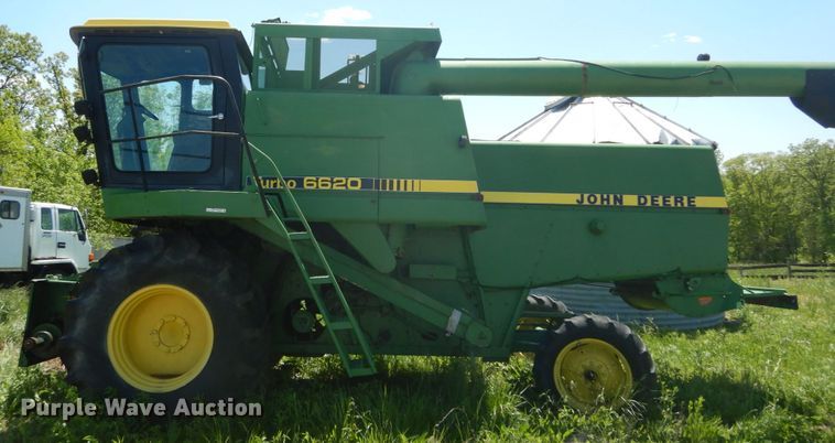 image for item GU9985 John Deere 6620 combine