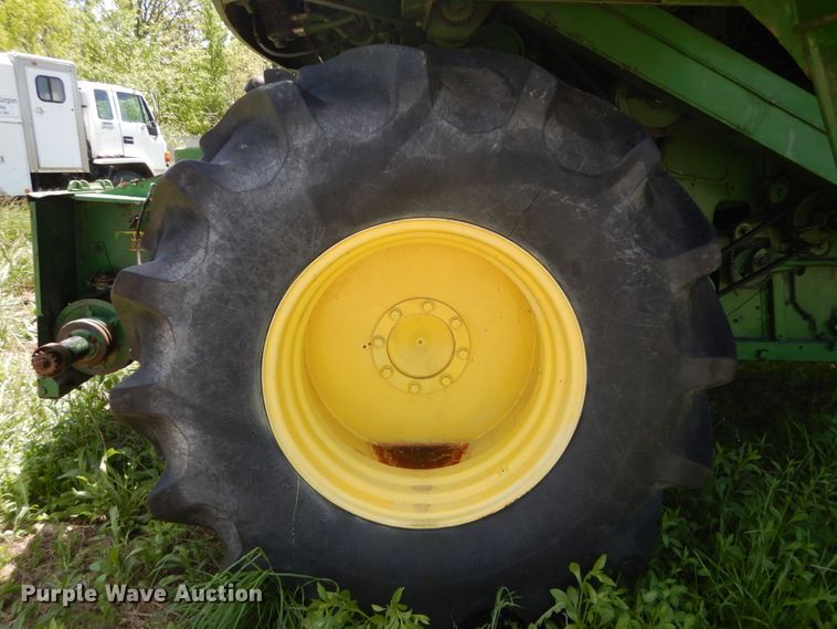 image for item GU9985 John Deere 6620 combine