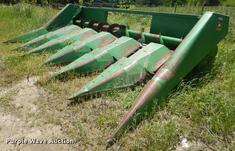 image for item GU9986 John Deere 643 corn head