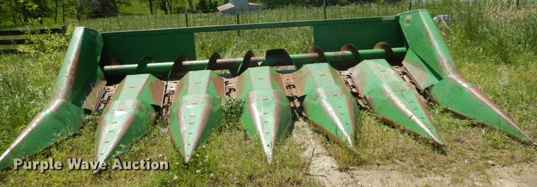 image for item GU9986 John Deere 643 corn head