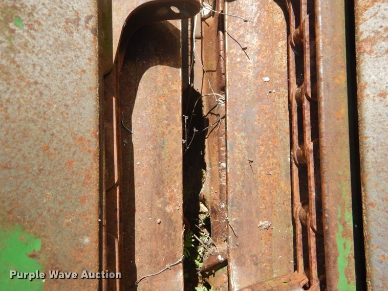 image for item GU9986 John Deere 643 corn head