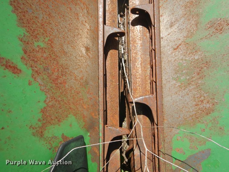 image for item GU9986 John Deere 643 corn head