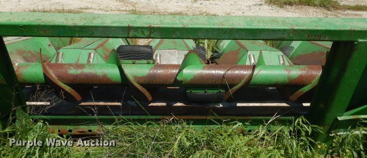 image for item GU9986 John Deere 643 corn head
