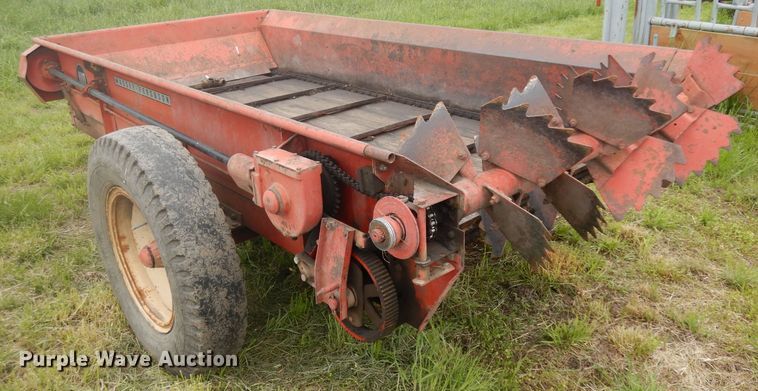 image for item GW9023 Massey-Ferguson 110 manure spreader