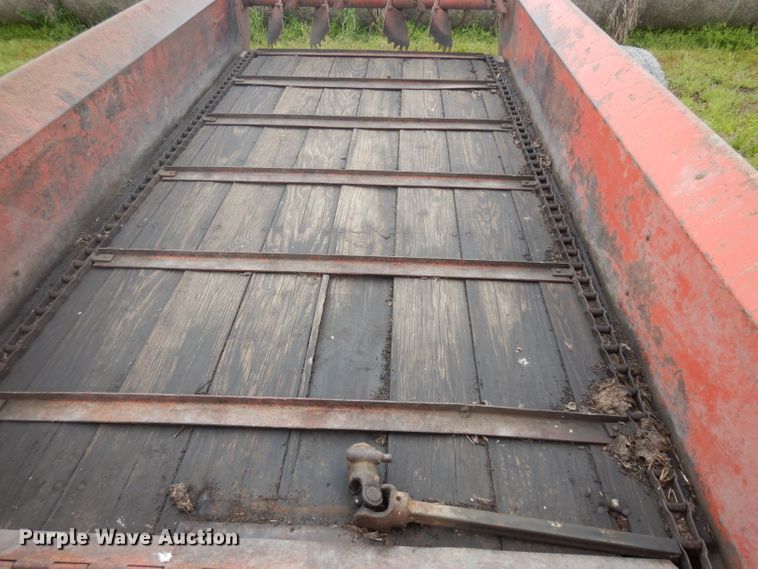 image for item GW9023 Massey-Ferguson 110 manure spreader