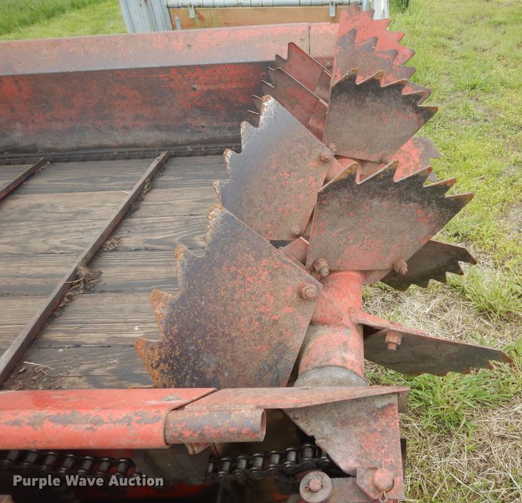 image for item GW9023 Massey-Ferguson 110 manure spreader
