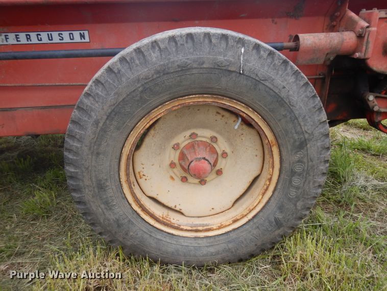 image for item GW9023 Massey-Ferguson 110 manure spreader