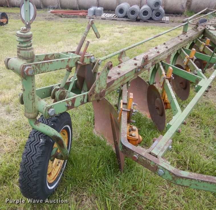 image for item GY9216 Seven bottom plow