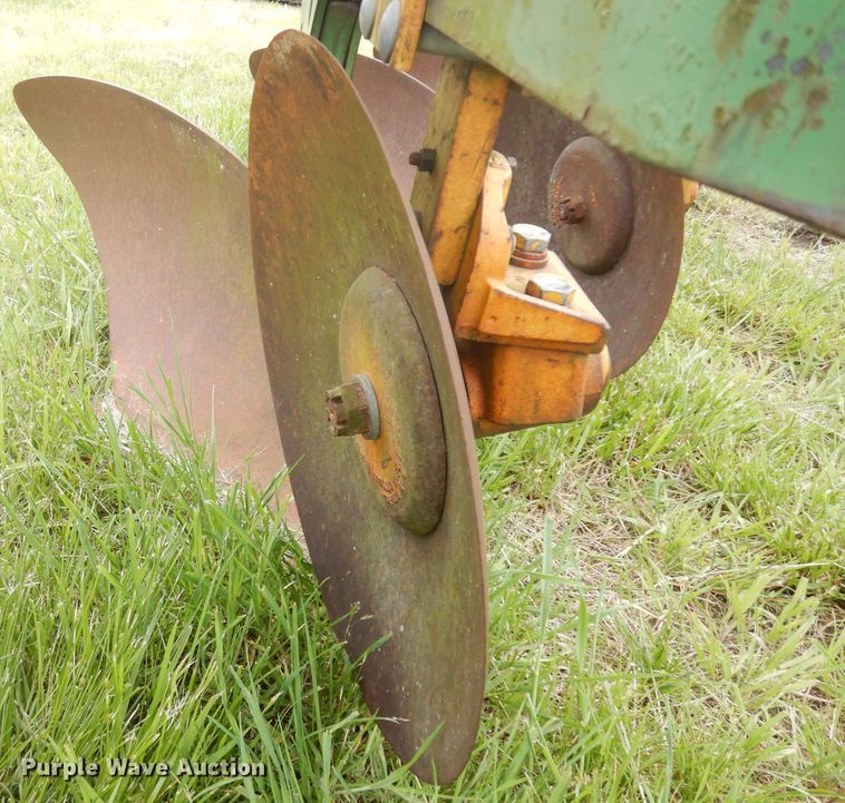 image for item GY9216 Seven bottom plow