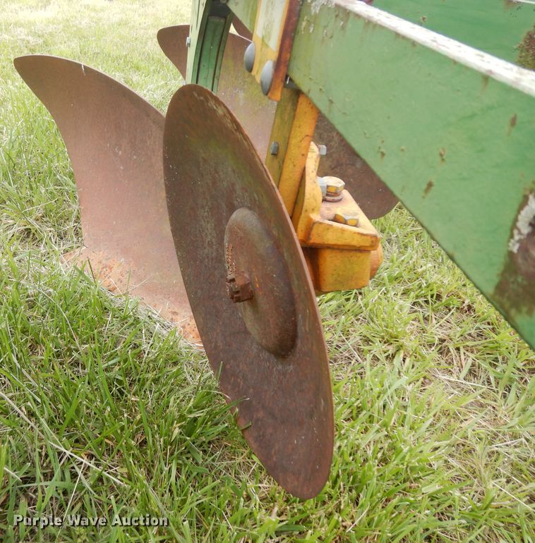 image for item GY9216 Seven bottom plow