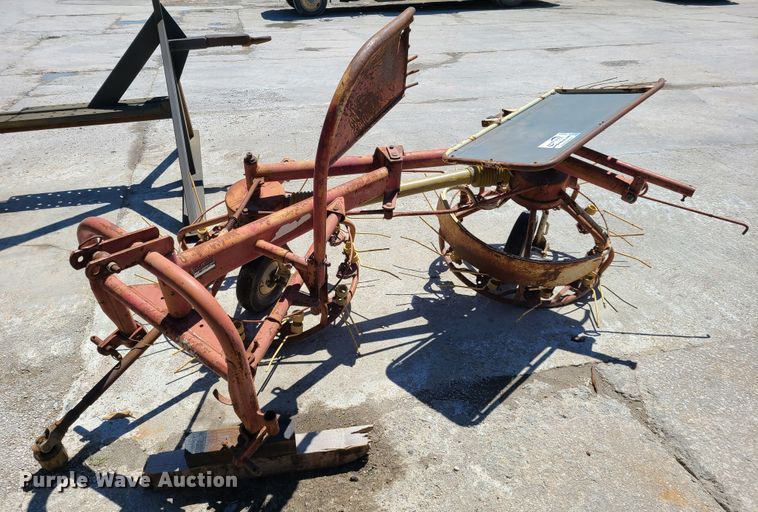 image for item K5860 PZ hay tedder