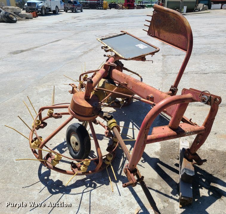 image for item K5860 PZ hay tedder