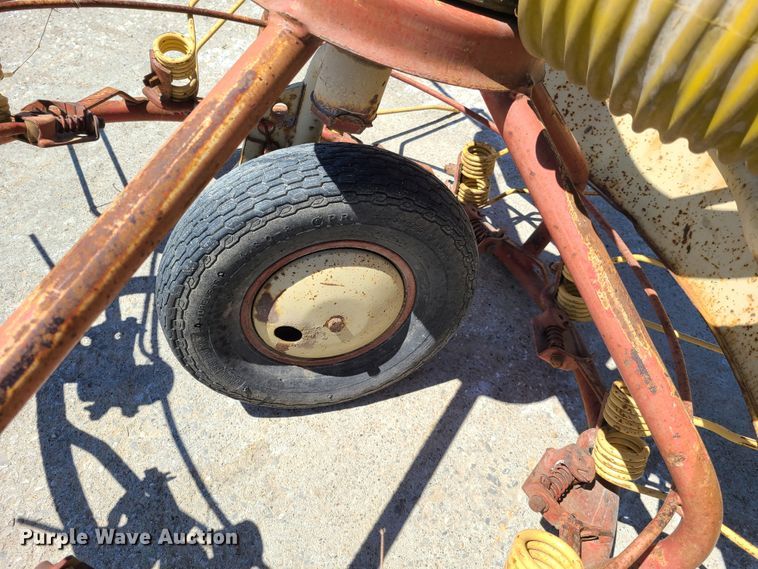 image for item K5860 PZ hay tedder