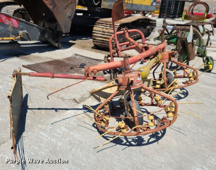 image for item K5860 PZ hay tedder