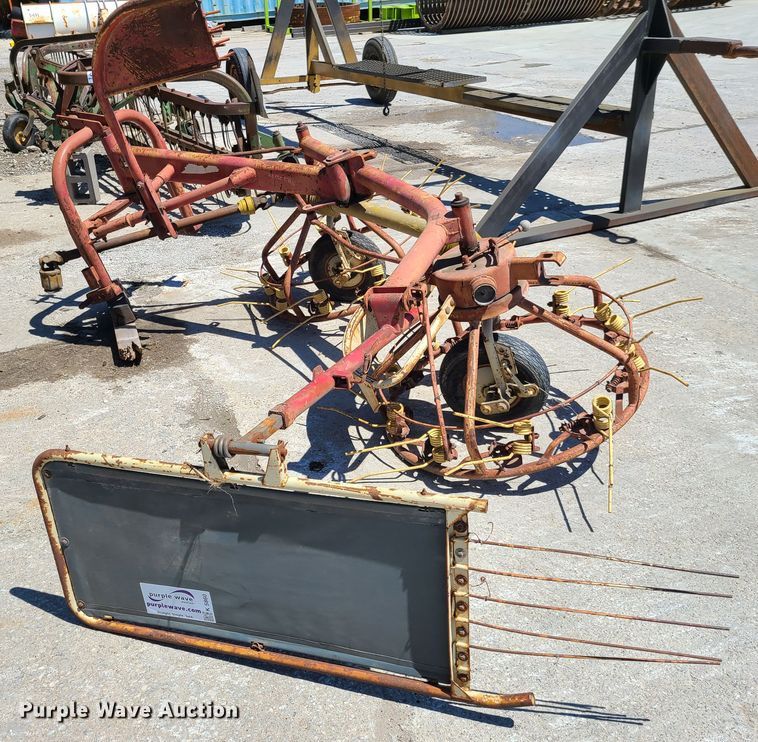 image for item K5860 PZ hay tedder