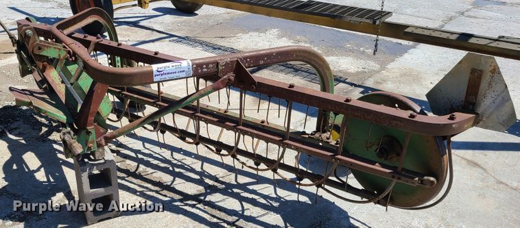 image for item K5861 John Deere hay rake