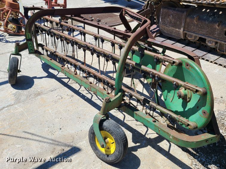 image for item K5861 John Deere hay rake