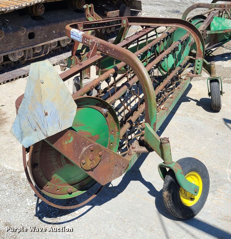 image for item K5861 John Deere hay rake