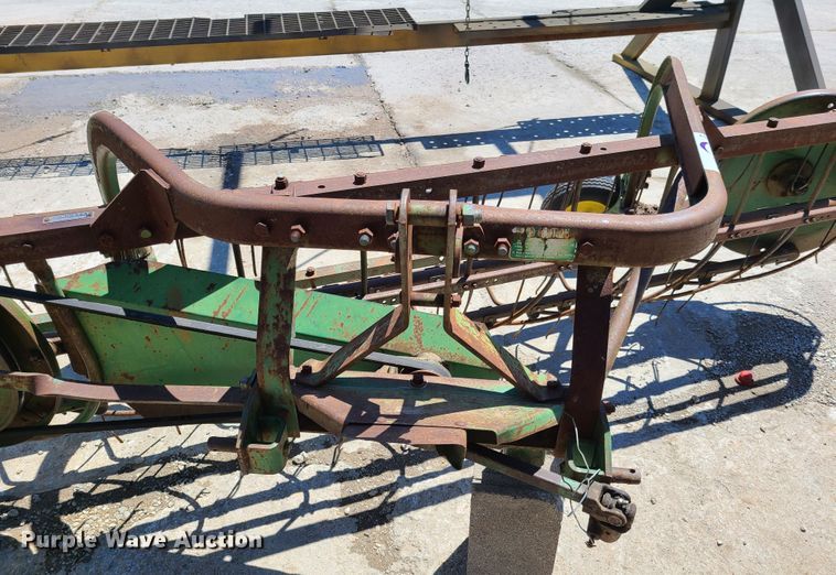 image for item K5861 John Deere hay rake