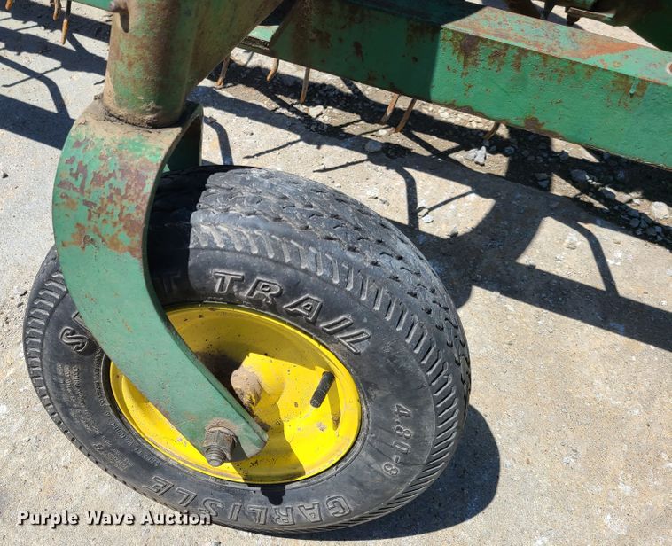 image for item K5861 John Deere hay rake