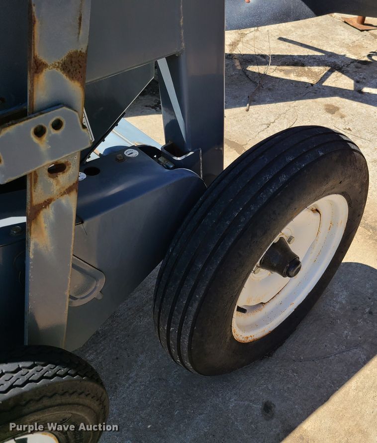 image for item K5863 Matador 7900 windrow inverter